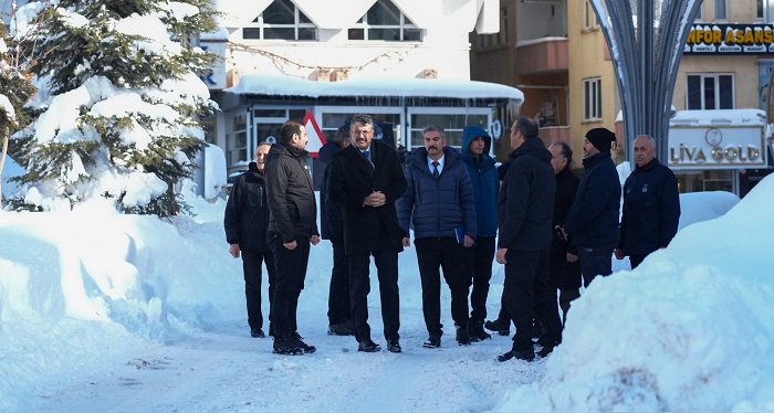 Vali Çelik’ten karla mücadele ekiplerine sahada inceleme