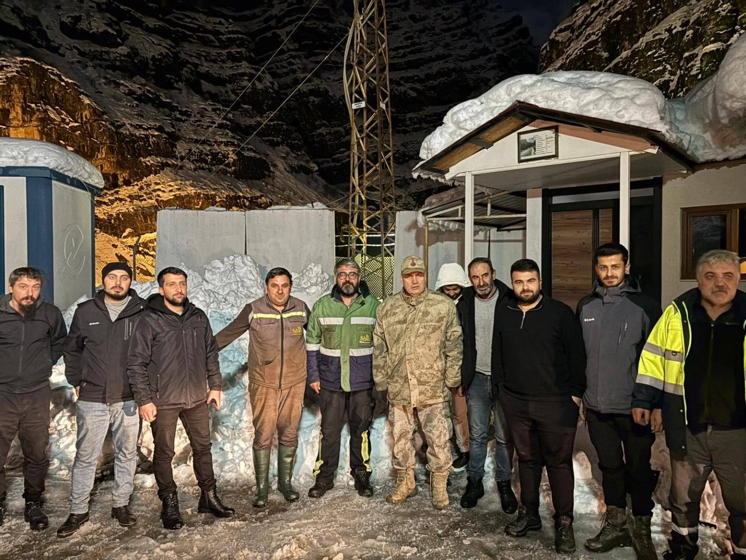Hakkari’de Mahsur Kalan 8 İşçi 3 gün sonra Kurtarıldı