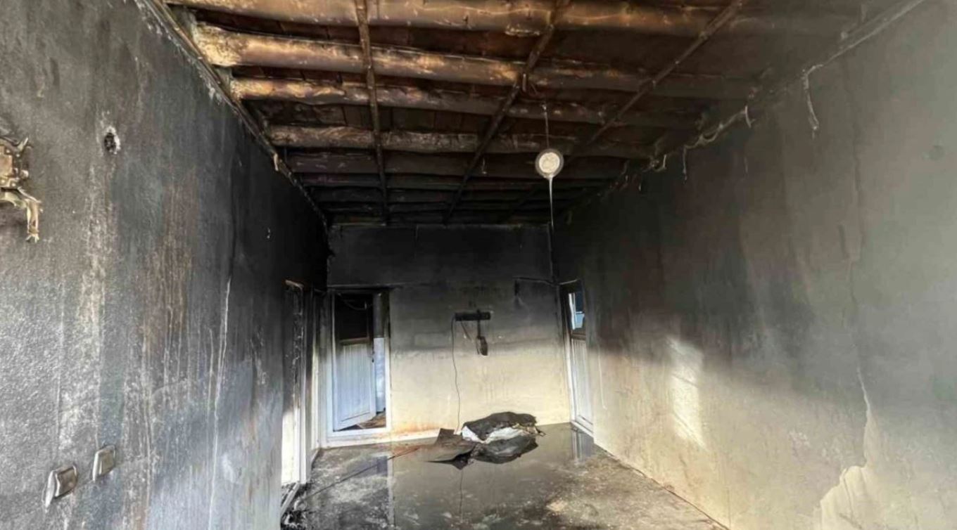 Derecik'te korkutan yangın: Ev kullanılamaz hale geldi