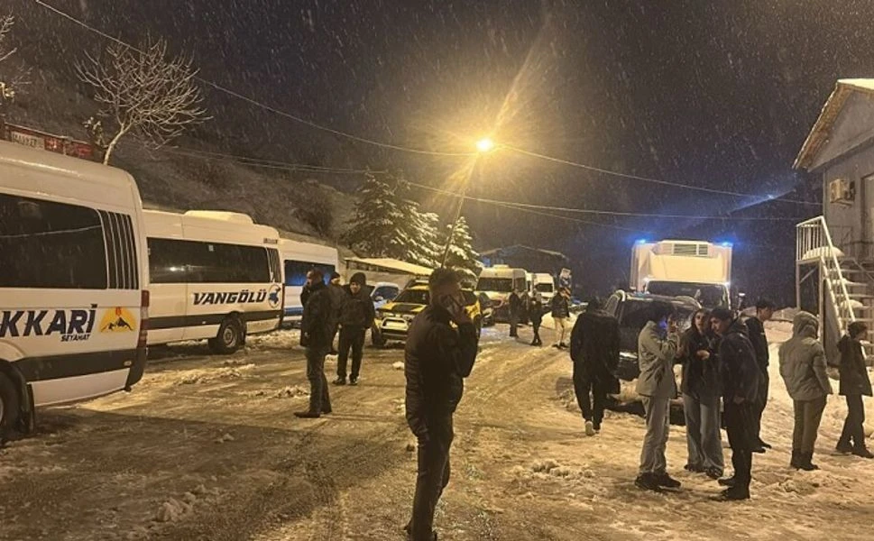 Hakkari Yolunda Güvenlik Önlemi: Araç Geçişlerine İzin Verilmiyor