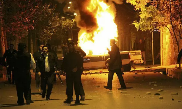 İran'da Olaylar Şiddetleniyor: 2 Bin kişi hayatını kaybetti