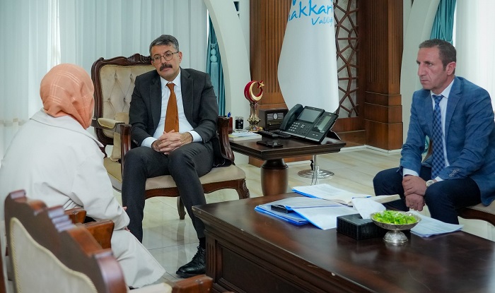 Vali Çelik Makamında Vatandaşları Kabul Etti