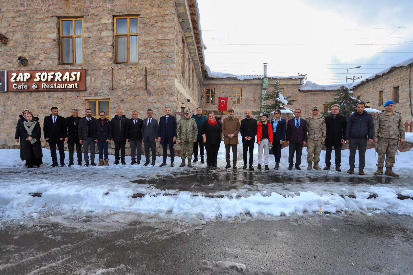 Çukurca protokolünden Mal Müdürüne veda yemeği!