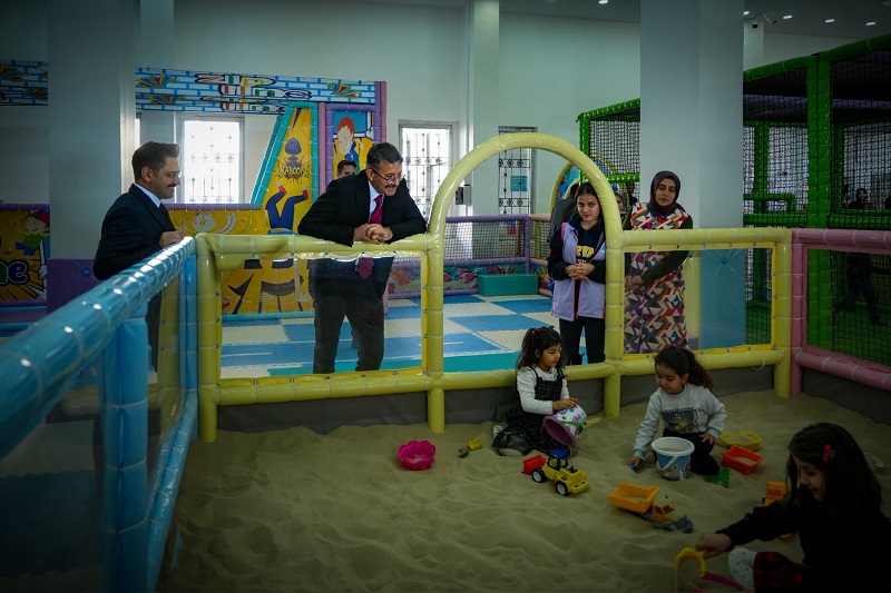 Hakkâri’de Sentetik Buz Pisti Hizmete Sunuldu