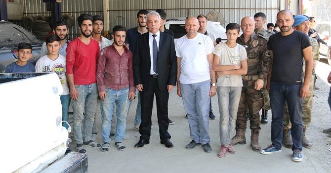 Vali Toprak sanayi sitesi esnafını ziyaret etti