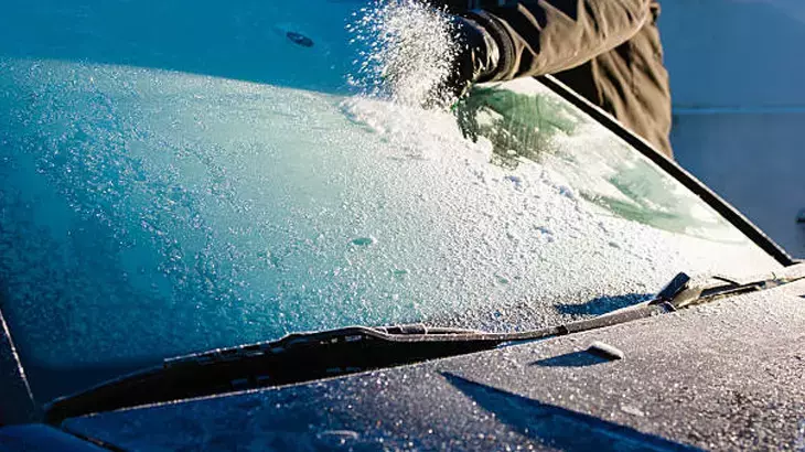 Hakkari’de Hayat Buz Kesti: Yollar Buz Pistine Döndü