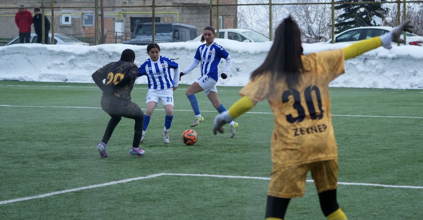Hakkari Kadıngücü rakibini 5-0 yendi