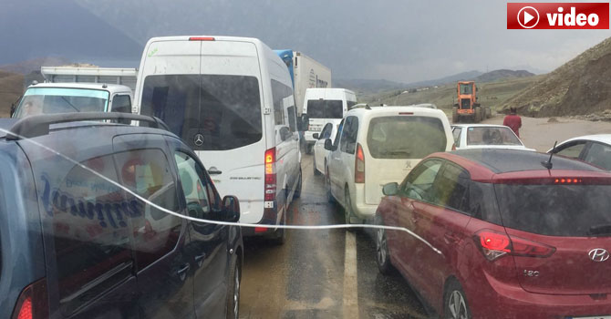 Hakkari-Van karayolu ulaşıma kapandı!