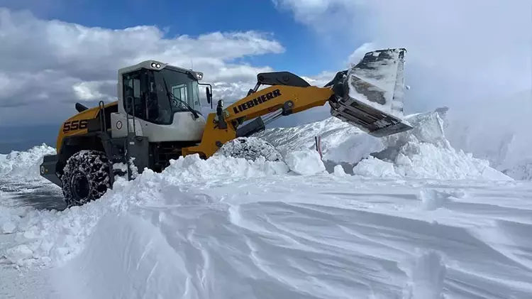 Hakkari kar yağışı: 68 yerleşim yerinin yolu kapandı
