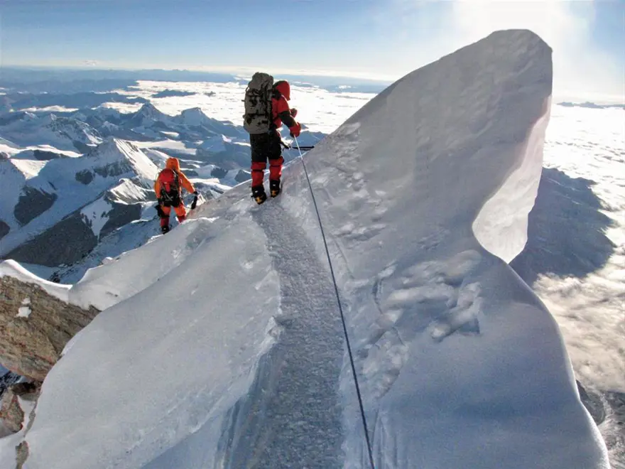 Elvend Dağı’nda Çığ Faciası: Üç Dağcı Hayatını Kaybetti