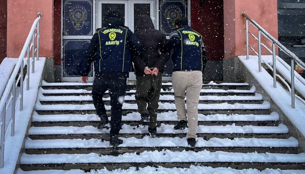 Hakkari'de 11 Yıl ve 12 Yıl Hapis Cezalı Şahıslar Yakalandı!