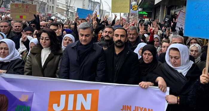 DEM Parti ve DBP’den Yüksekova’da Protesto Yürüyüşü
