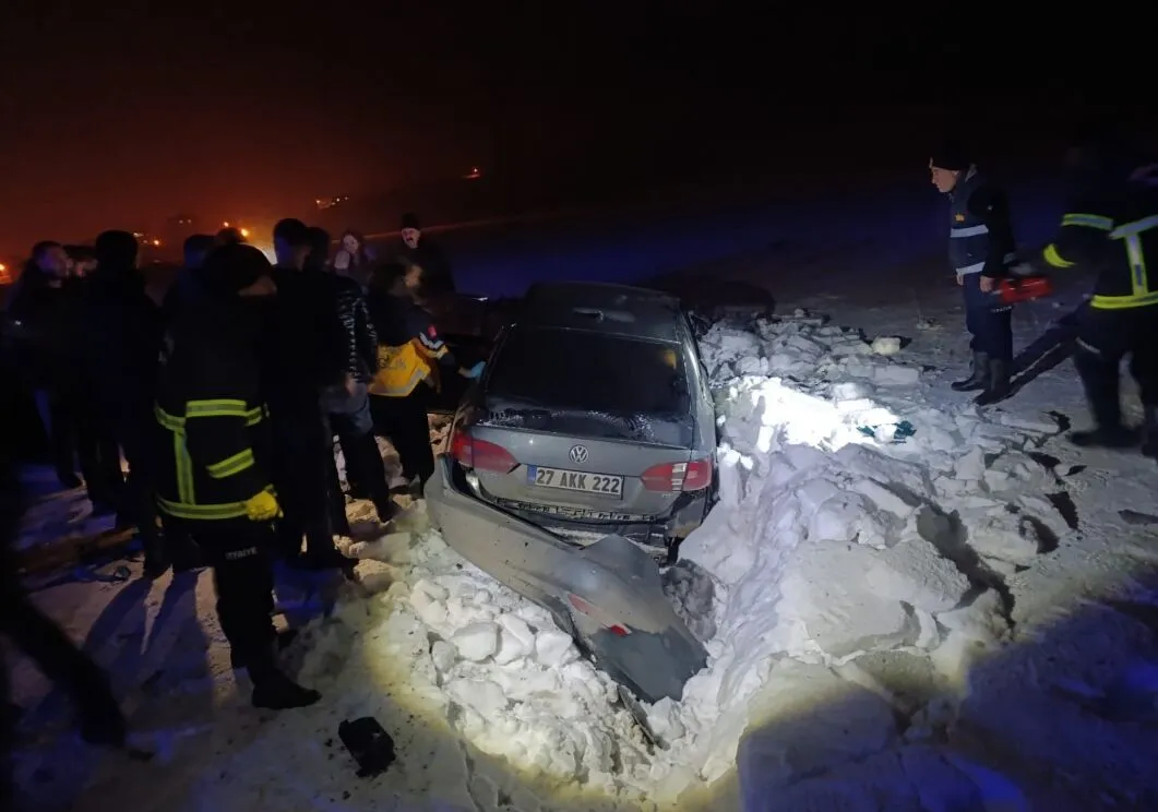 Yüksekova’da Trafik Kazası: 3 Kişi Yaralandı