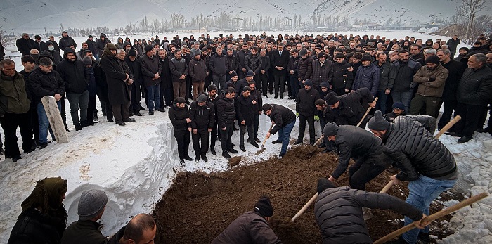 Vali Ali Çelik, Kübra Onat’ın cenaze törenine katıldı