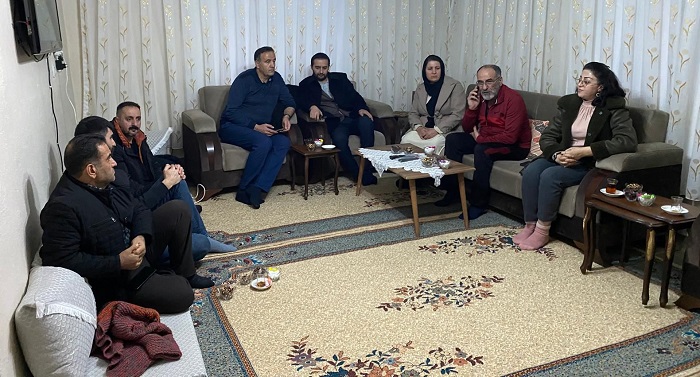 DEM Parti Heyeti Şemdinli’de Esnaf ve Yurttaşlarla Buluştu