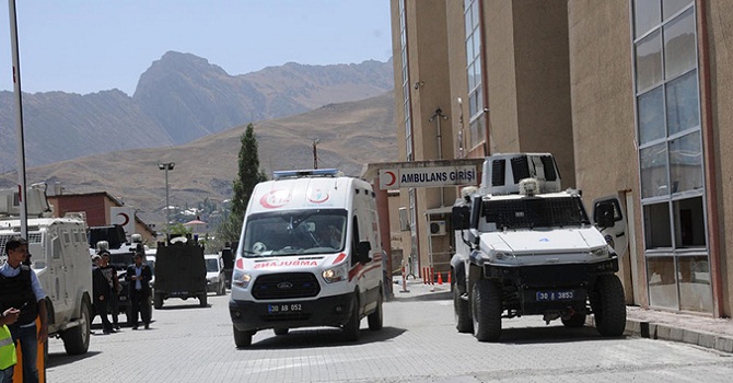 Şemdinli'de patlama: 2 asker yaralı!