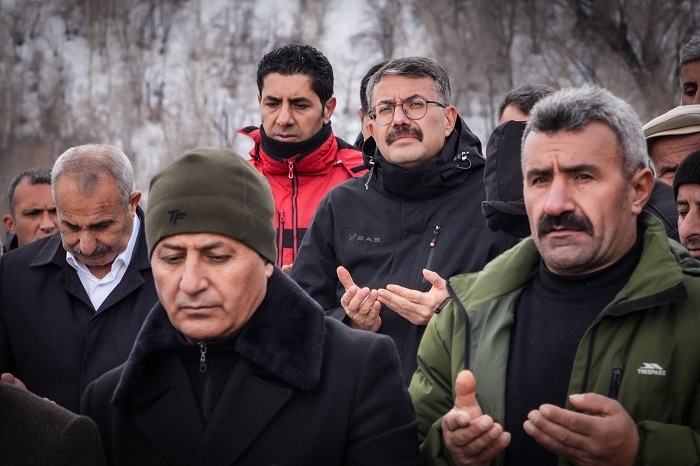 Hakkâri Valisi Ali Çelik Karadeniz ailesinin Cenaze Törenine Katıldı