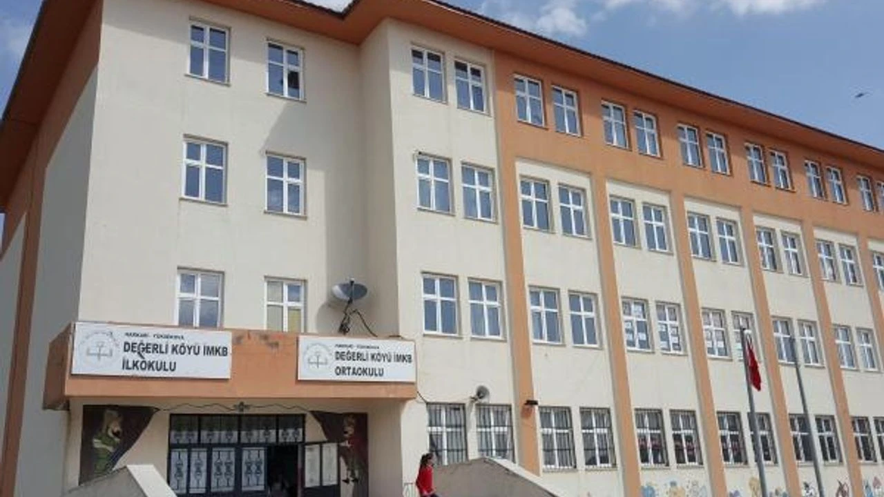 Hakkari'de Öğretmen Hakkında Şiddet İddiası!