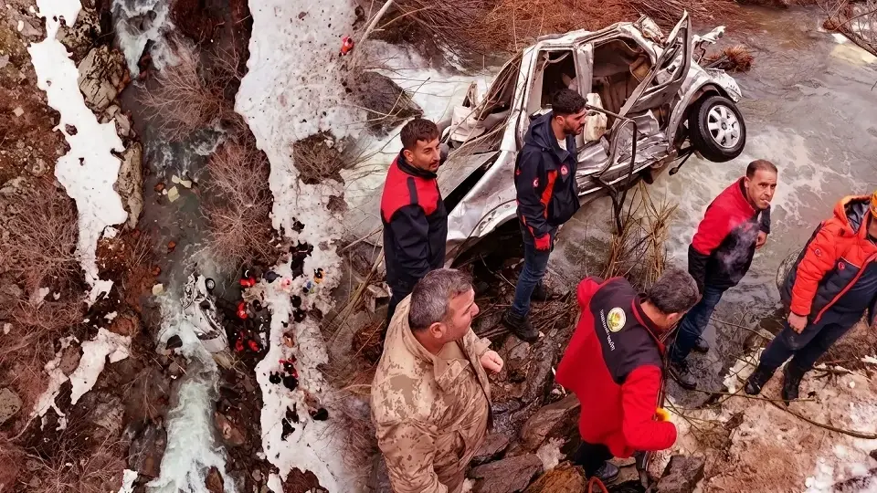 Acı haber: Feci kaza, 3 ölü 1'i bebek 5 Yaralı