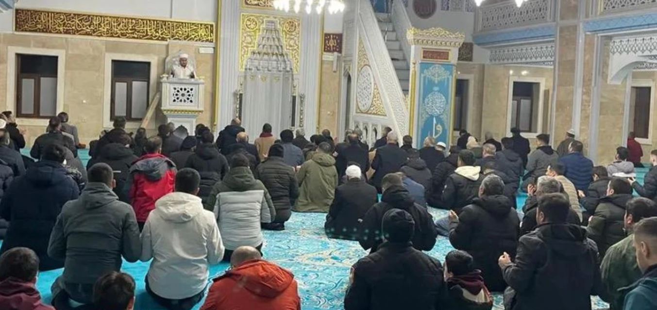 Hakkâri’de İlk Teravih namazı Kılındı!