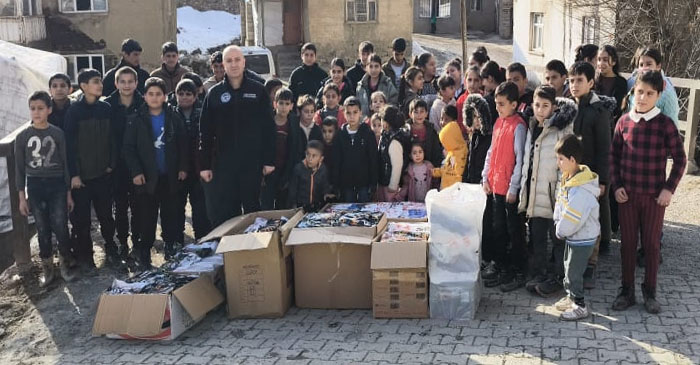 Yüksekova’da 100 Öğrenciye Kışlık Bot Desteği