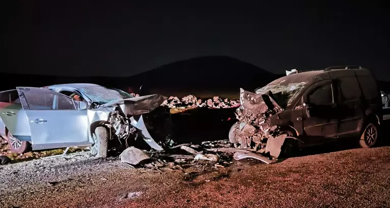 Acı kaza: 5 ölü, 2 yaralı