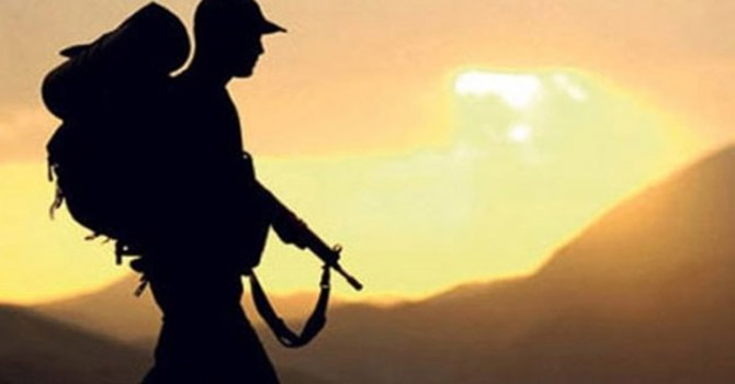 Çukurca'da roketatarlı saldırı: 3 asker yaralandı