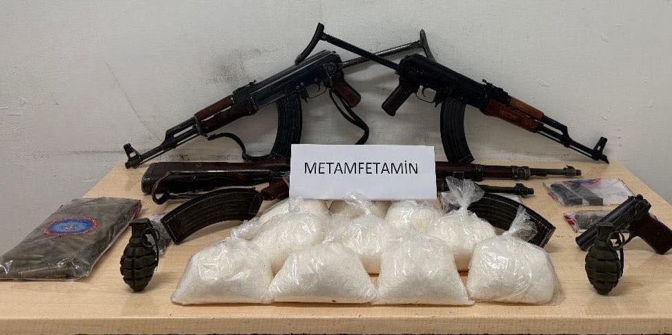 Çukurca'da Uyuşturucu Operasyonunda Cephanelik Çıktı
