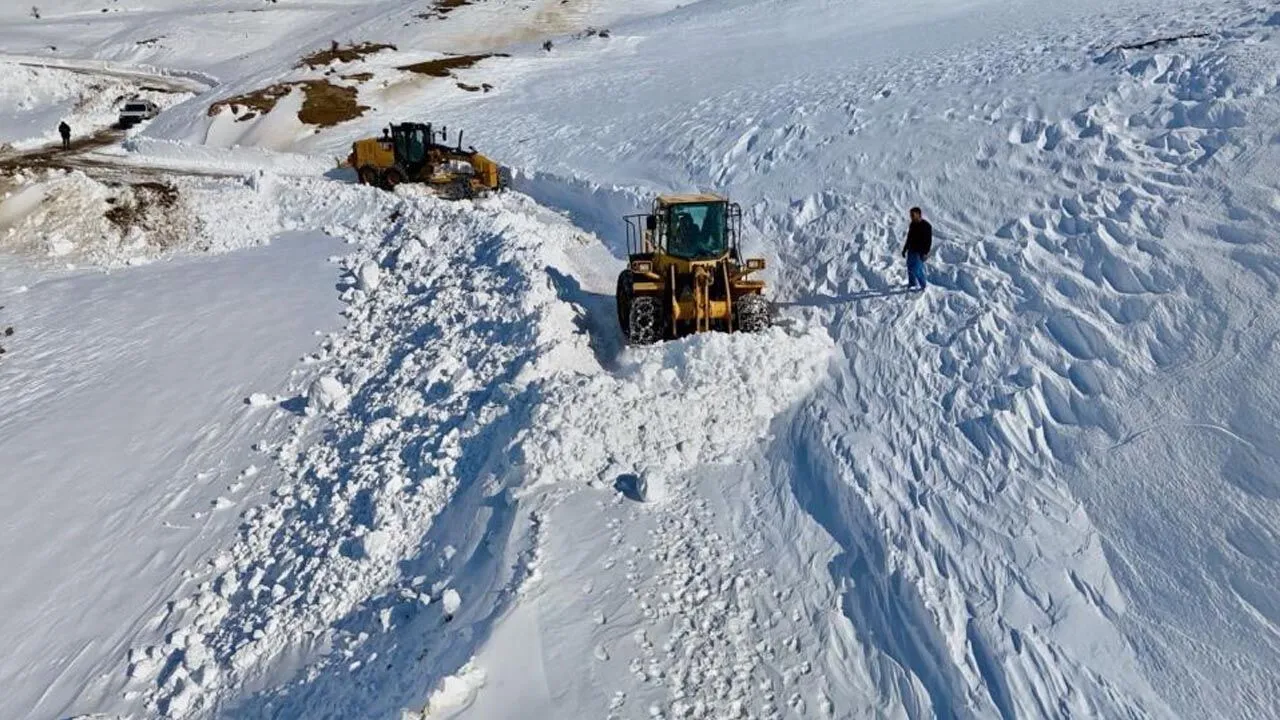 Hakkâri’de Çığ riski: 2 köy Yolu Kapatıldı