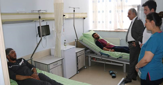 Vali Toprak yaralı askerleri ziyaret etti