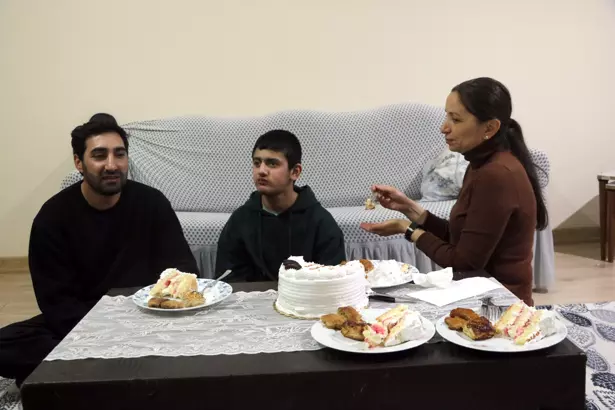 Hakkari'de Evde eğitim alan Ali'ye sürpriz doğum günü kutlaması