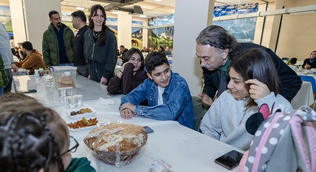 Hakkâri Üniversitesi Rektörü Gençcelep, Akademisyenlerle İftarda Buluştu