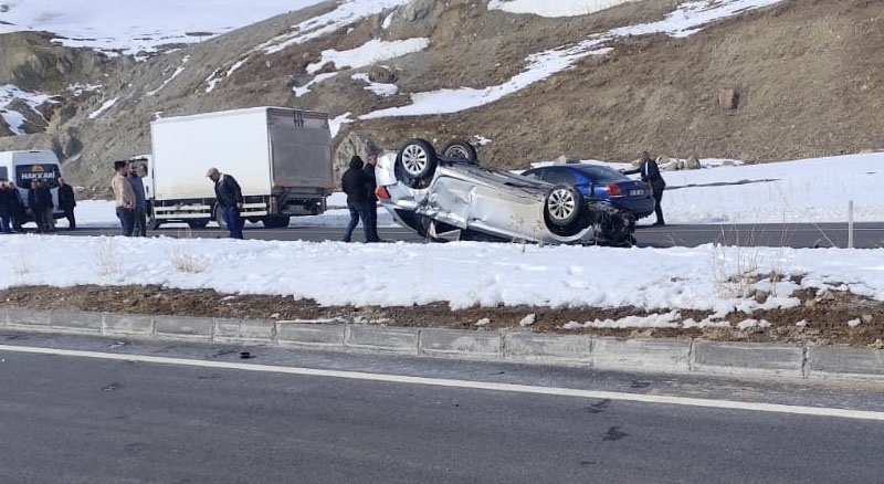 Hakkâri–Van Karayolunda Trafik Kazası!