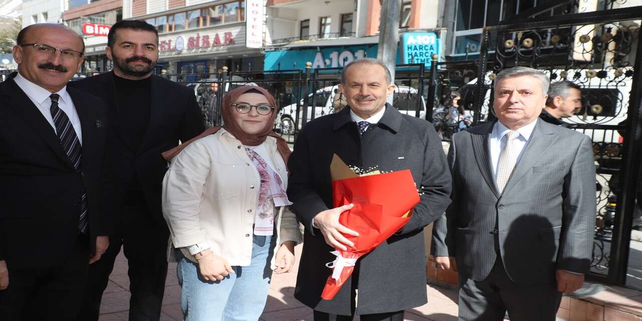 Hakkari valisi Taşyapan Belediye Yönetimiyle Buluştu