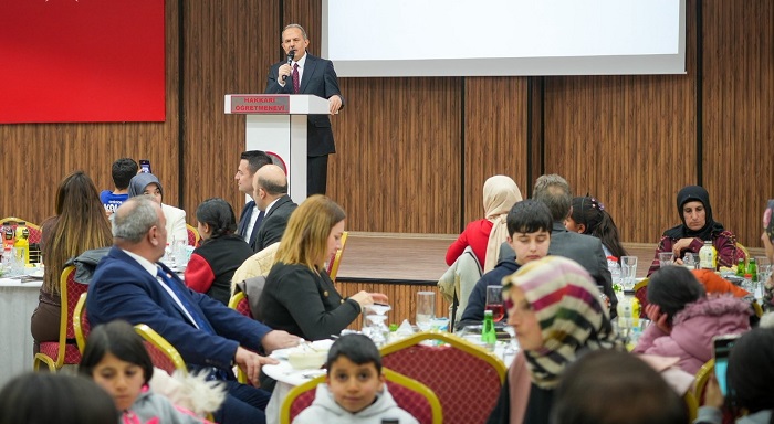 Hakkari valisi Taşyapan Yetimlerle iftarda buluştu!