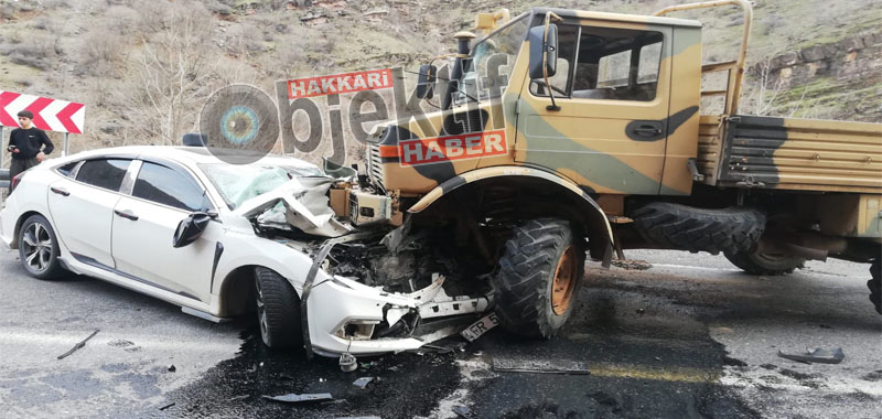 Hakkari’de Askeri Araç ile Otomobil Çarpıştı:0
