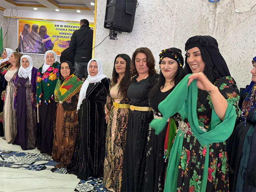 Yüksekova’da Kadınlar 8 Mart'ı Halaylarla Kutladı