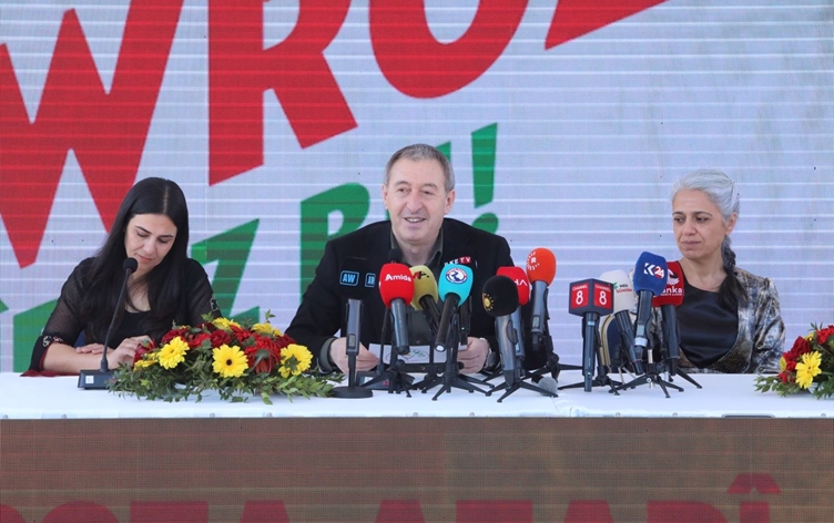 Tuncer Bakırhan: Kürtler hiçbir gücün silahlı gücü değildir