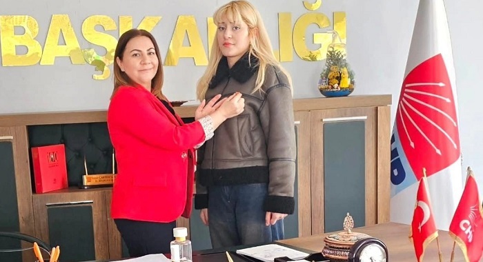 Hakkari'de 18 yaşını doldurdu, ilk işi CHP’ye üye olmak oldu