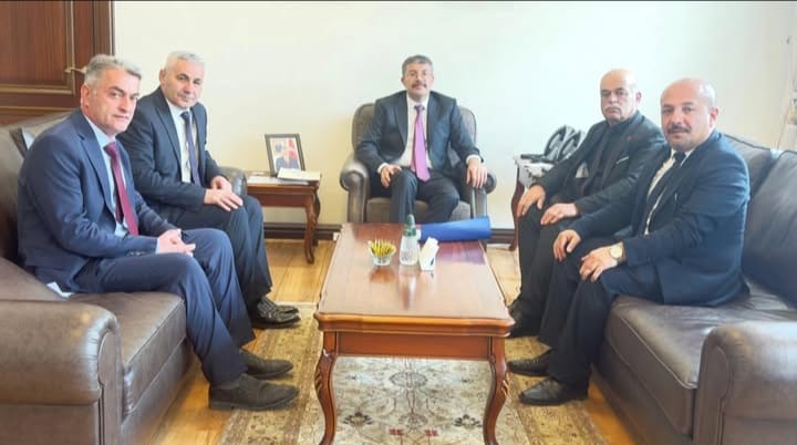 Hakkari Muhtarları, Bakan Yardımcısı Ali Çelik’i Ziyaret Etti