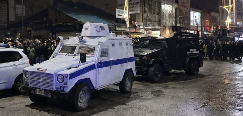 Yüksekova’da Taşlı Sopalı Kavga: 2 Yaralı