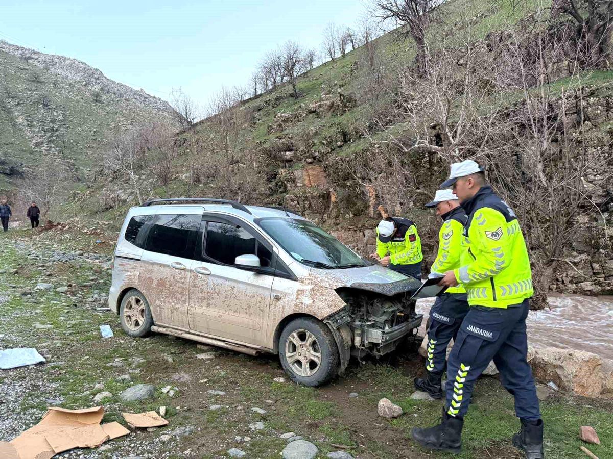 Derecik’te Trafik Kazası: 1 Yaralı
