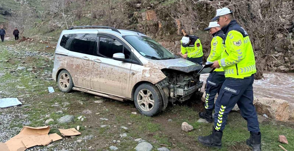 Derecik’te Trafik Kazası: 1 Yaralı