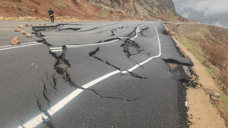 Hakkâri’de Uluslararası Yol Alarm Veriyor