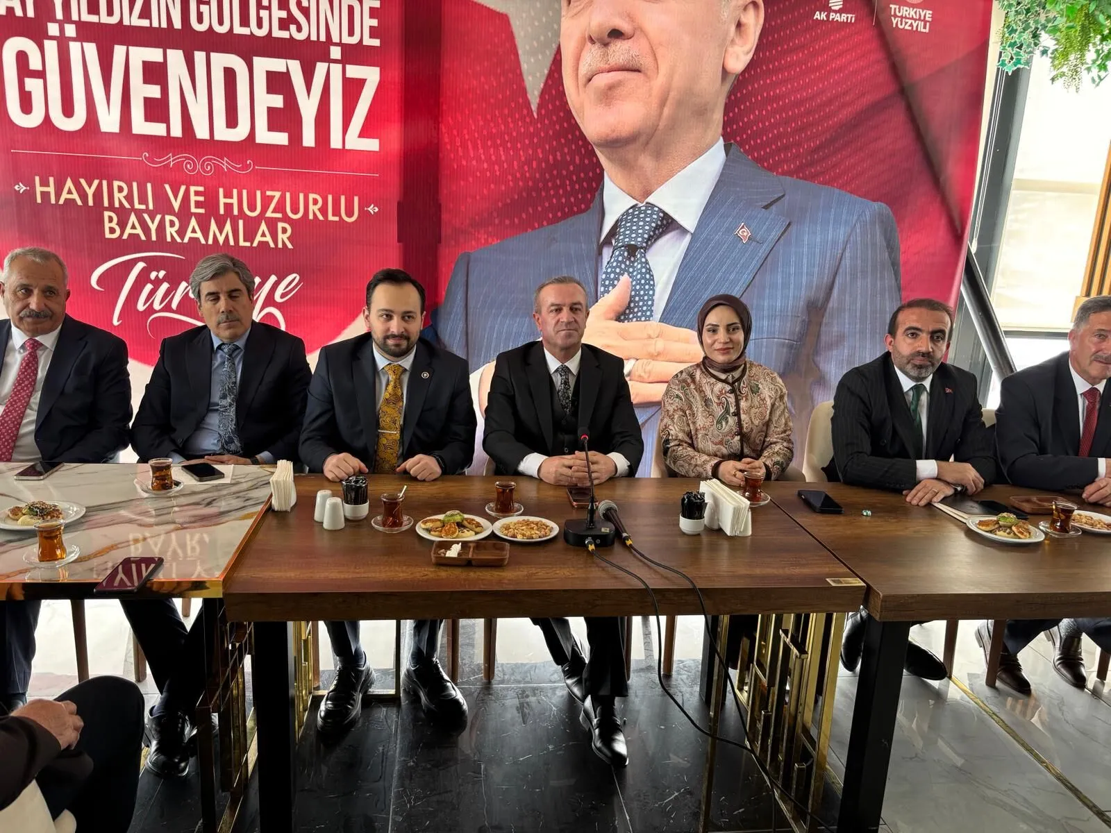 AK Parti Hakkari Teşkilatı Bayramlaşma Programında Buluştu