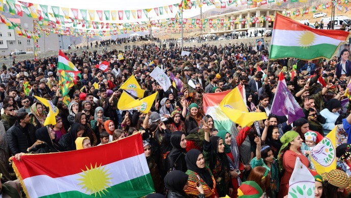 Şemdinli’de Newroz coşkuyla kutlandı