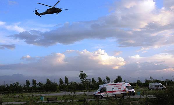 Hakkari'de patlamada yaralanan asker şehit oldu