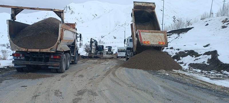Hakkari’de Hasar Gören Yol Onarıldı