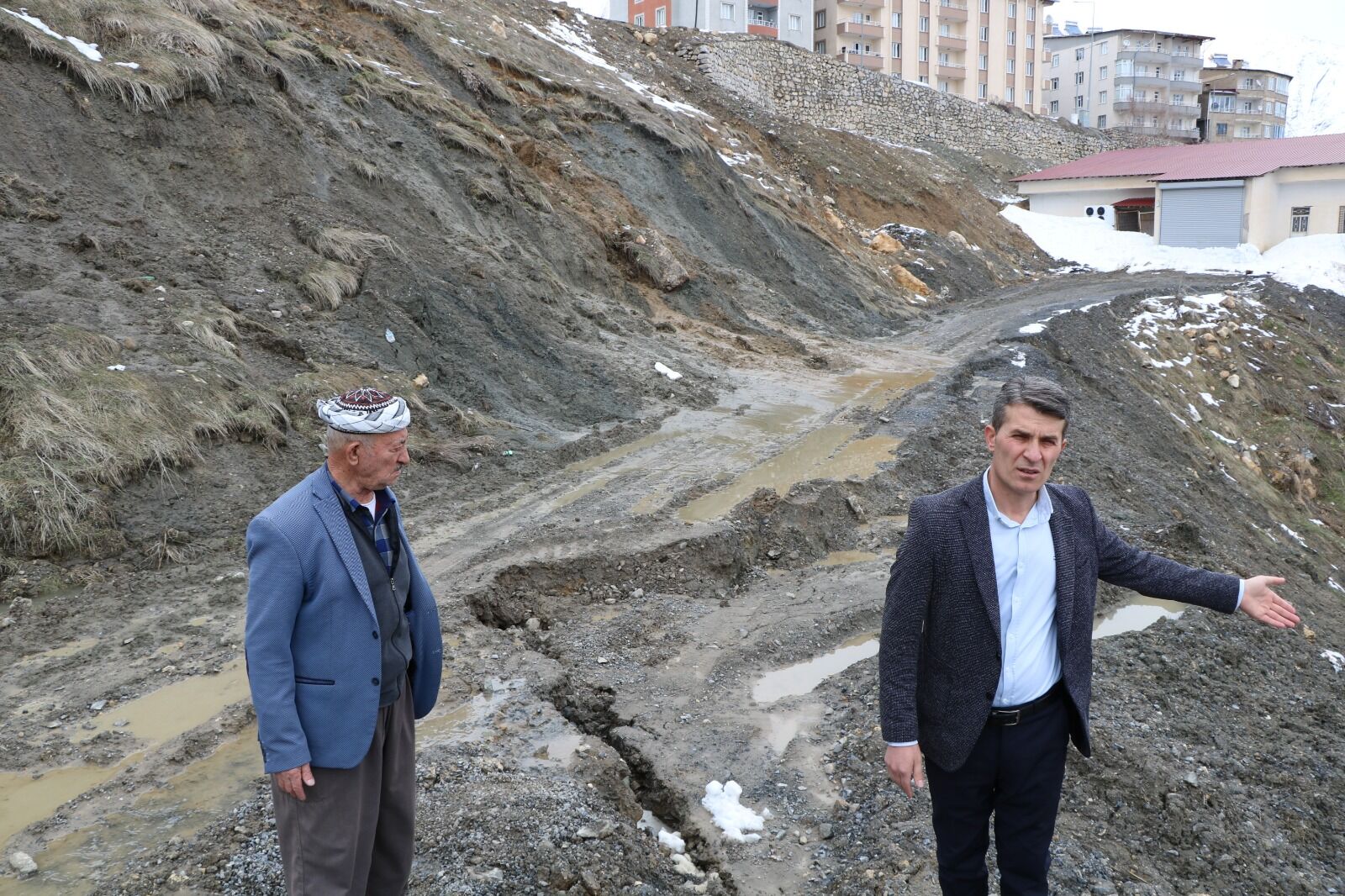 Hakkari’de Heyelan tehdidi: Mahalleli çözüm bekliyor