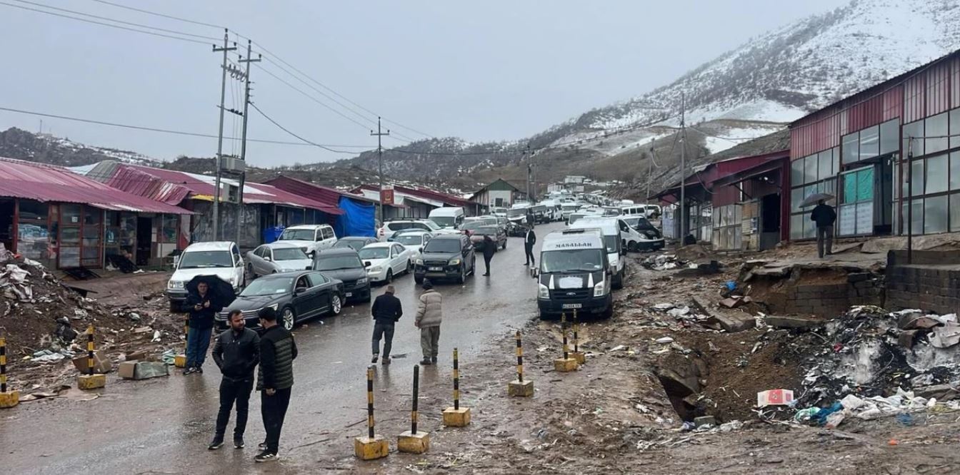 Çukurca sınır kapısında Kriz: Sistem Çöktü, Kuyruk Uzadı